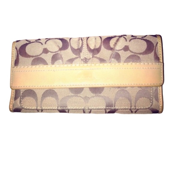 🎉HOST PICK🎉 Authentic Canvas Coach Wallet w/ Lavender - Picture 1 of 4